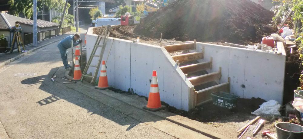 Local photos, including front road. Local (12 May 2013) Shooting