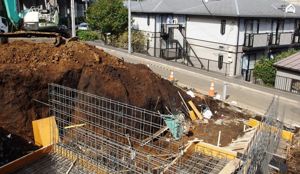 Local photos, including front road. Local (10 May 2013) Shooting