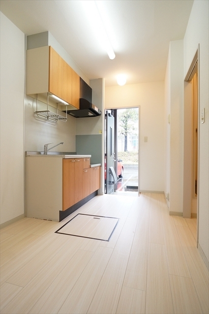 Kitchen. Wide kitchen space kitchen table of the horizontal Refrigerator & electronic Ranges