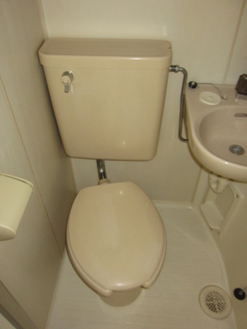 Toilet. Cleaning Ease 3-point unit