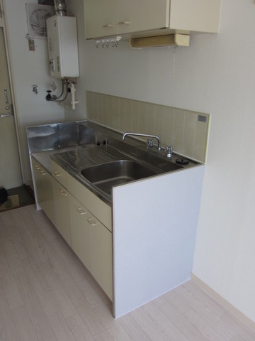 Kitchen. Spacious kitchen two-burner stove installation Allowed