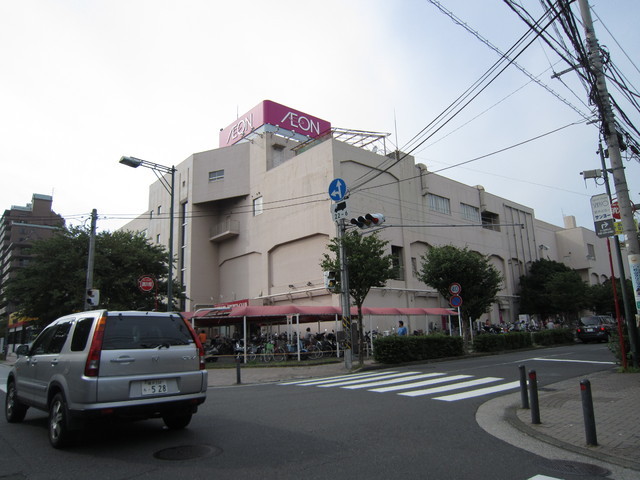 Shopping centre. 2200m until ion (shopping center)