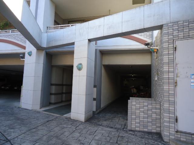 Entrance. Common areas