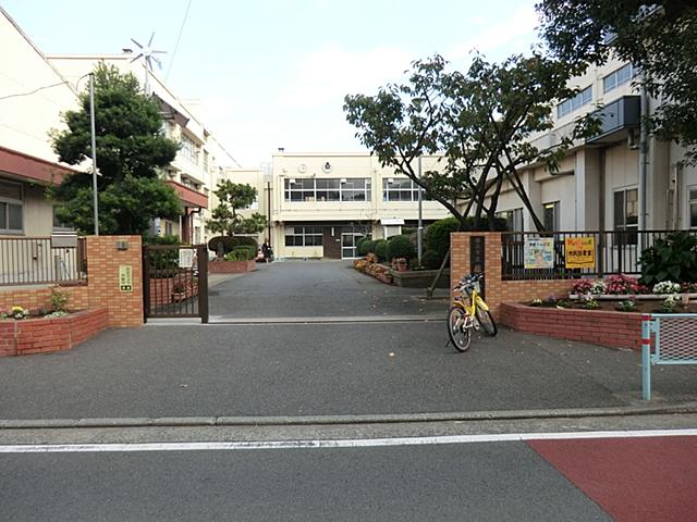 Primary school. Fujitsuka is safe situated in 250m school to elementary school.