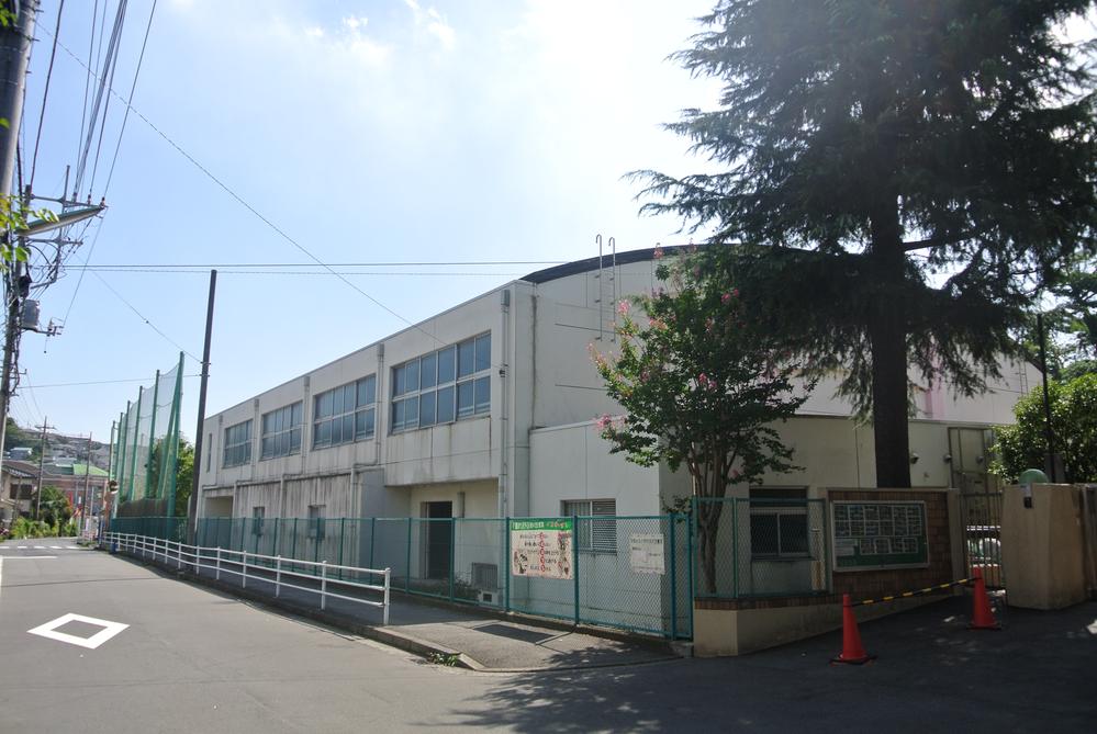 Primary school. 430m until Hatsune months hill elementary school
