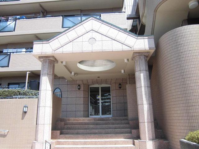 Entrance. Common areas