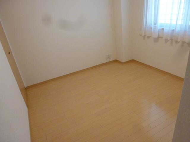 Non-living room. Indoor (10 May 2013) Shooting