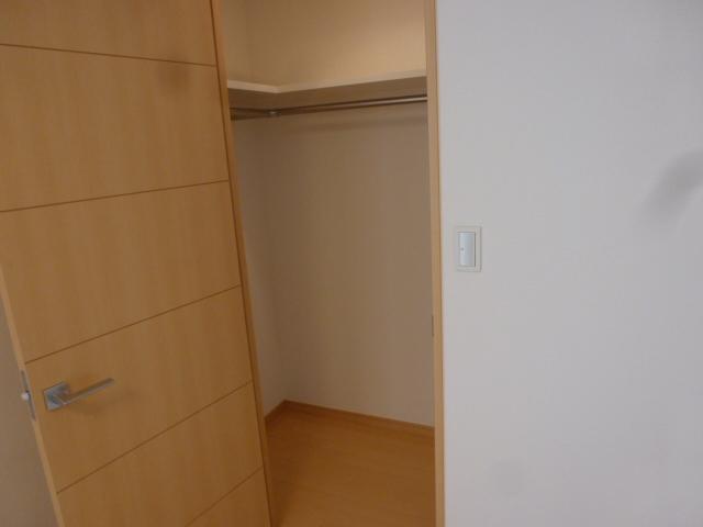 Non-living room. Walk-in closet (October 2013) Shooting