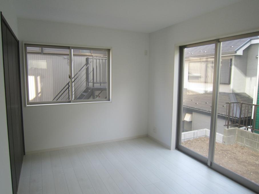 Non-living room. Indoor (12 May 2013) Shooting