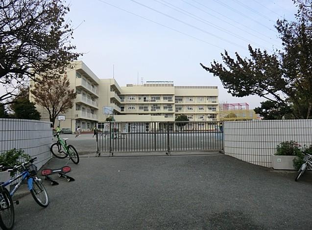 Primary school. Setoketani until elementary school 330m