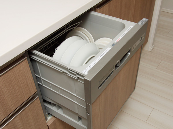 Other.  [Dish washing and drying machine] Standard established a built-in dishwasher dryer. Of course, saving of time, You can also expect water-saving effect.