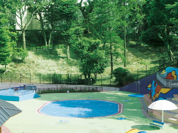 Surrounding environment. Toddler pool (in Prefectural Hodogaya Park)