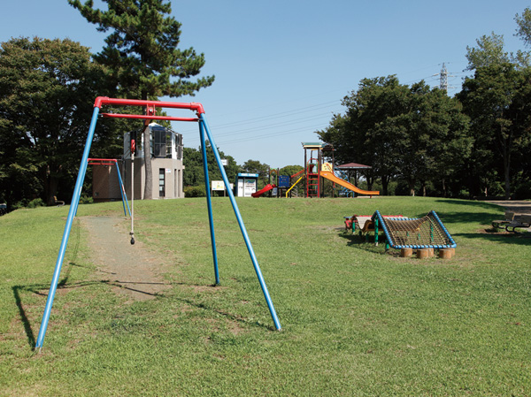 Surrounding environment. Athletic Square (in Prefectural Hodogaya Park)