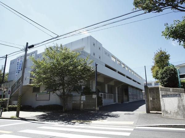 Iwasaki Junior High School (about 300m from local)