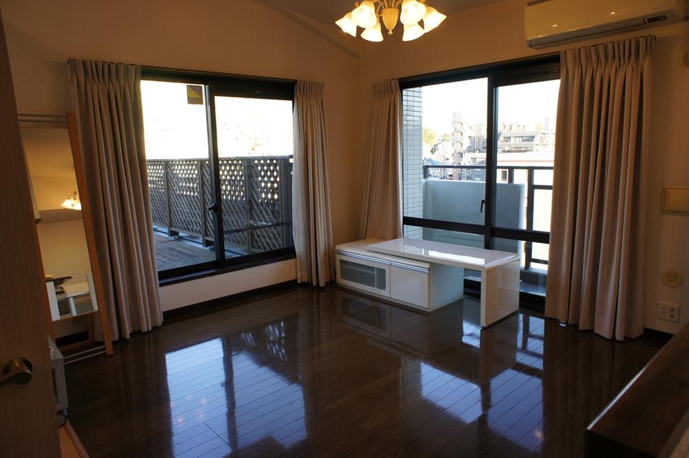 Living. Indoor (12 May 2013) Shooting