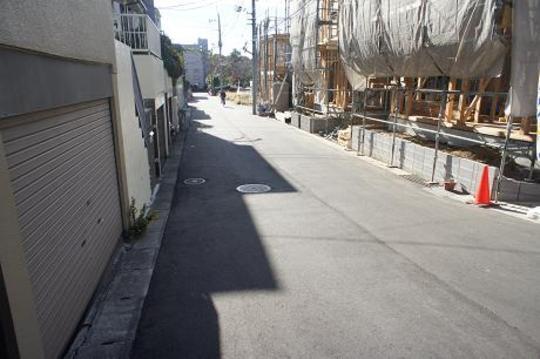 Local photos, including front road. Frontal road