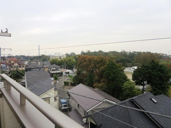 View photos from the dwelling unit. Surrounding environment of green spreads! 