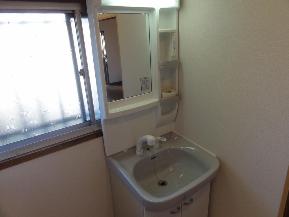Wash basin, toilet