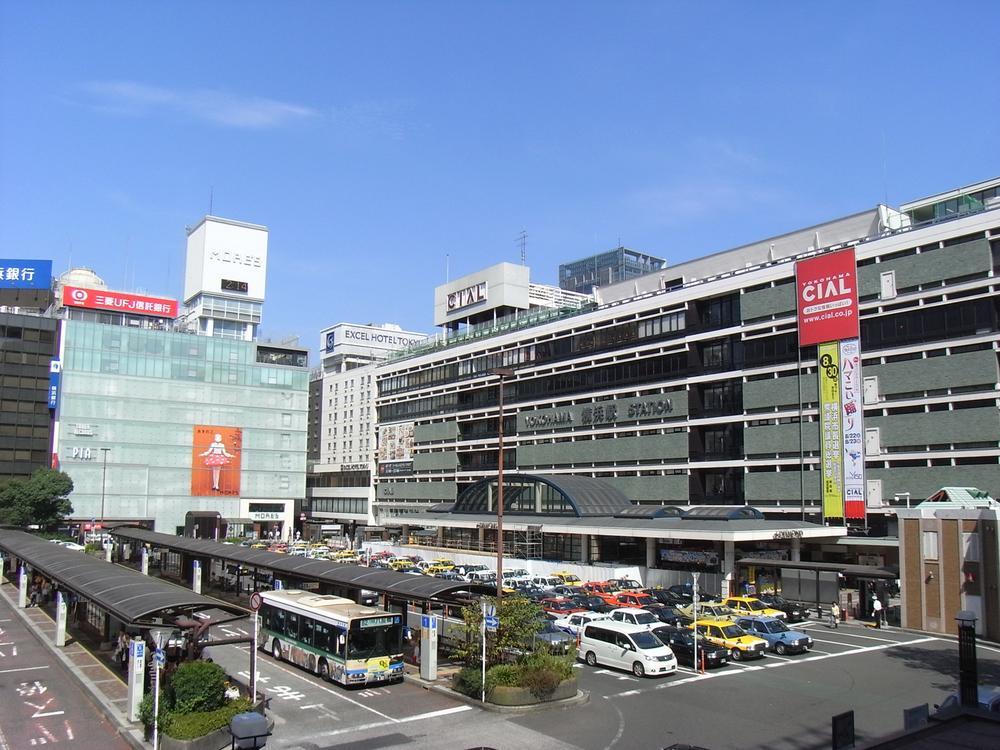 station. There is bus service from multiple routes fly into "Yokohama" station. 