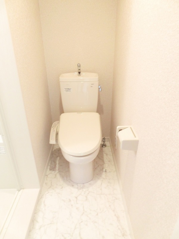 Toilet. With a heated washer