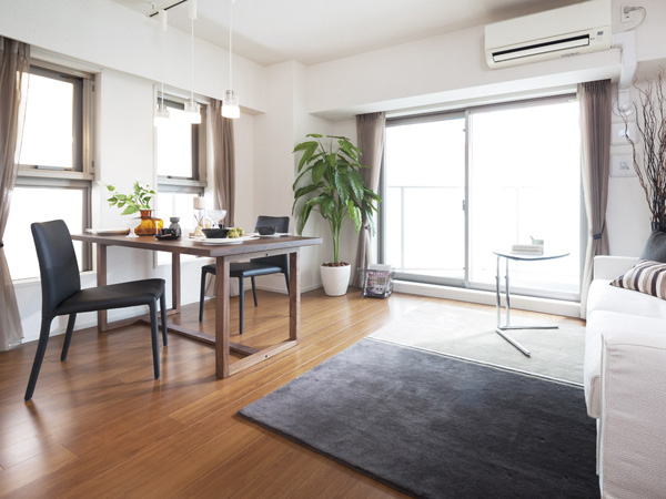 Living.  [living ・ dining] Every day is regrettable love. Living space filled with comfort in every corner. (Sample Room) ※ Same specifications and A type