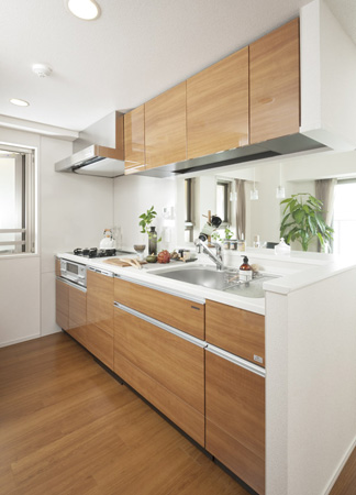 Kitchen.  [kitchen] Enamel kitchen panel to the beautiful artificial marble countertops, System kitchen which employs a gas stove of hyper glass coat top. (Sample Room) ※ Same specifications and A type