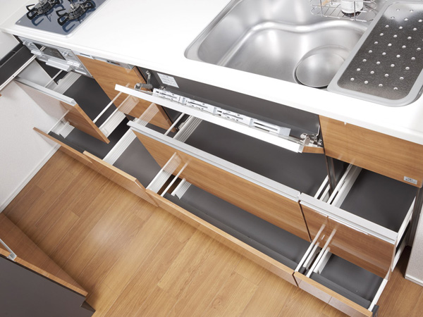 Kitchen.  [Bull motion function with slide storage] And out easily slide housed in use as far as it will go. It was equipped with a bull motion functions close to slowly quiet. (Same specifications)