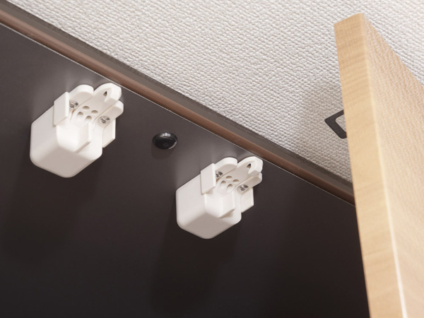 Kitchen.  [Auto-sensing latch] The hanging cupboard in the kitchen, It will open the door during an earthquake, Tableware has adopted the automatic sensitive latch to prevent the fall. (Same specifications)