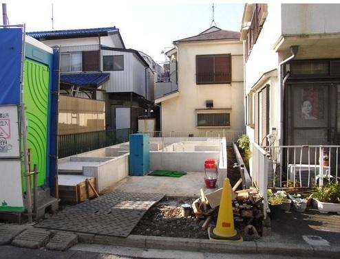 Local appearance photo. Local (11 May 2013) Shooting