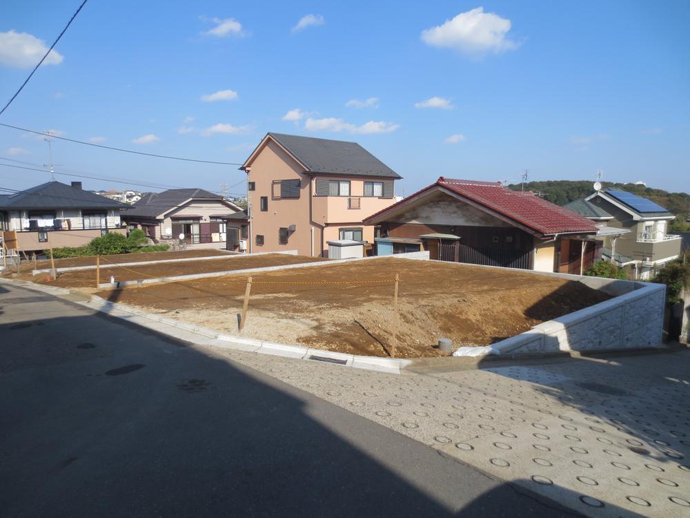 Local photos, including front road. Local (11 May 2013) Shooting