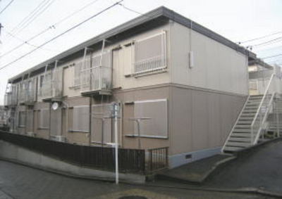 Building appearance. Location of a 9-minute walk from Hodogaya Station.