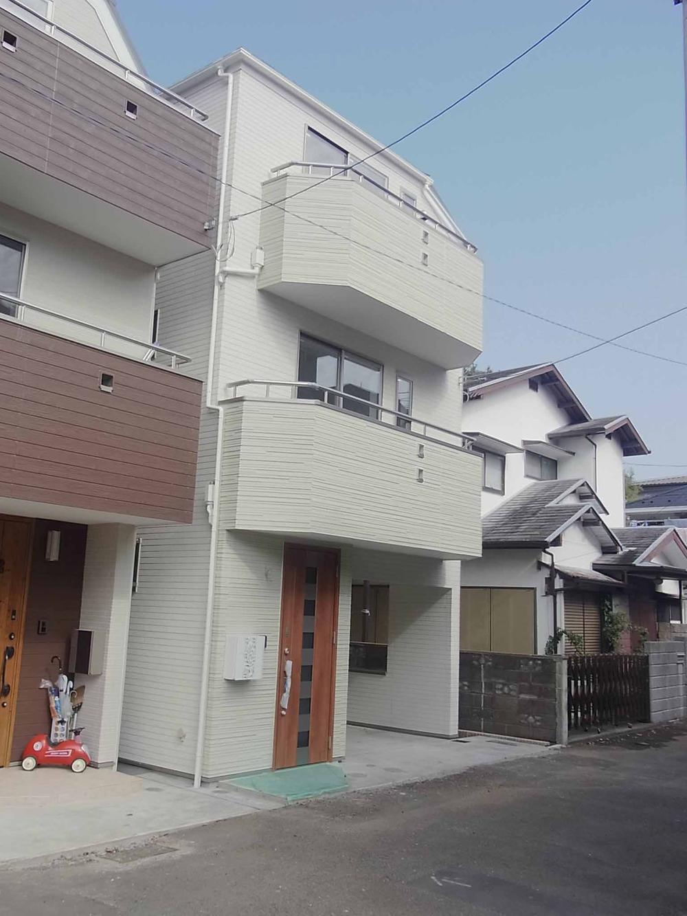 Local appearance photo. Local (11 May 2013) Shooting