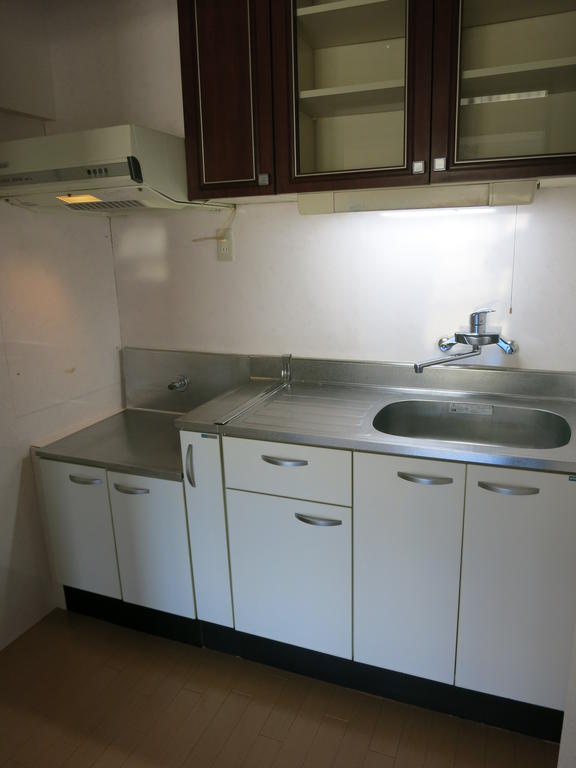 Kitchen. Gas stove installation Allowed. You can store plenty with hanging cupboard.