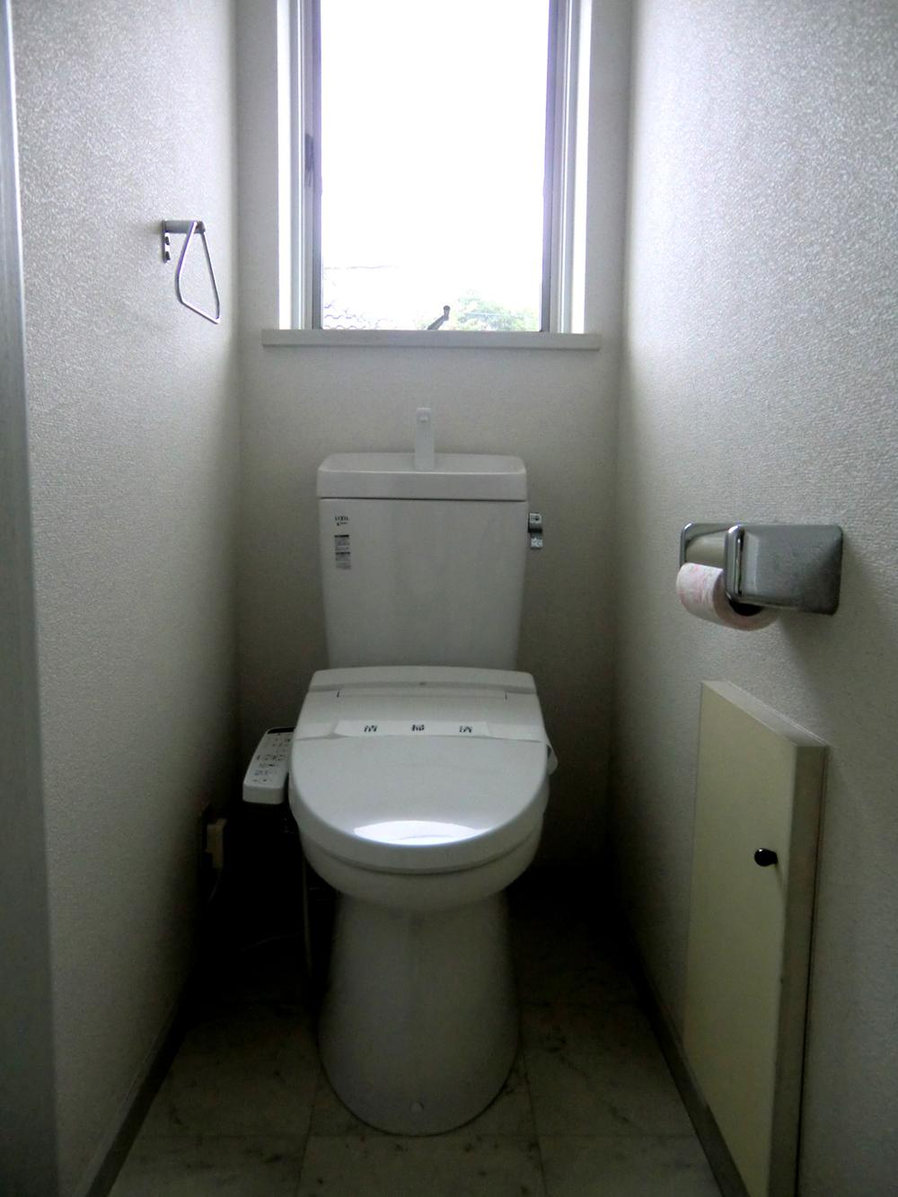 Toilet. Indoor (10 May 2013) Shooting
