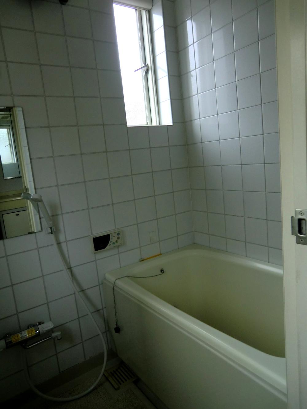 Bathroom. Indoor (10 May 2013) Shooting