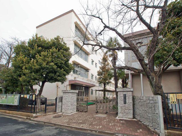 Junior high school. 1800m to Yokohama Municipal Kamisugeda junior high school