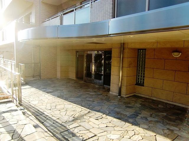 Entrance. Common areas