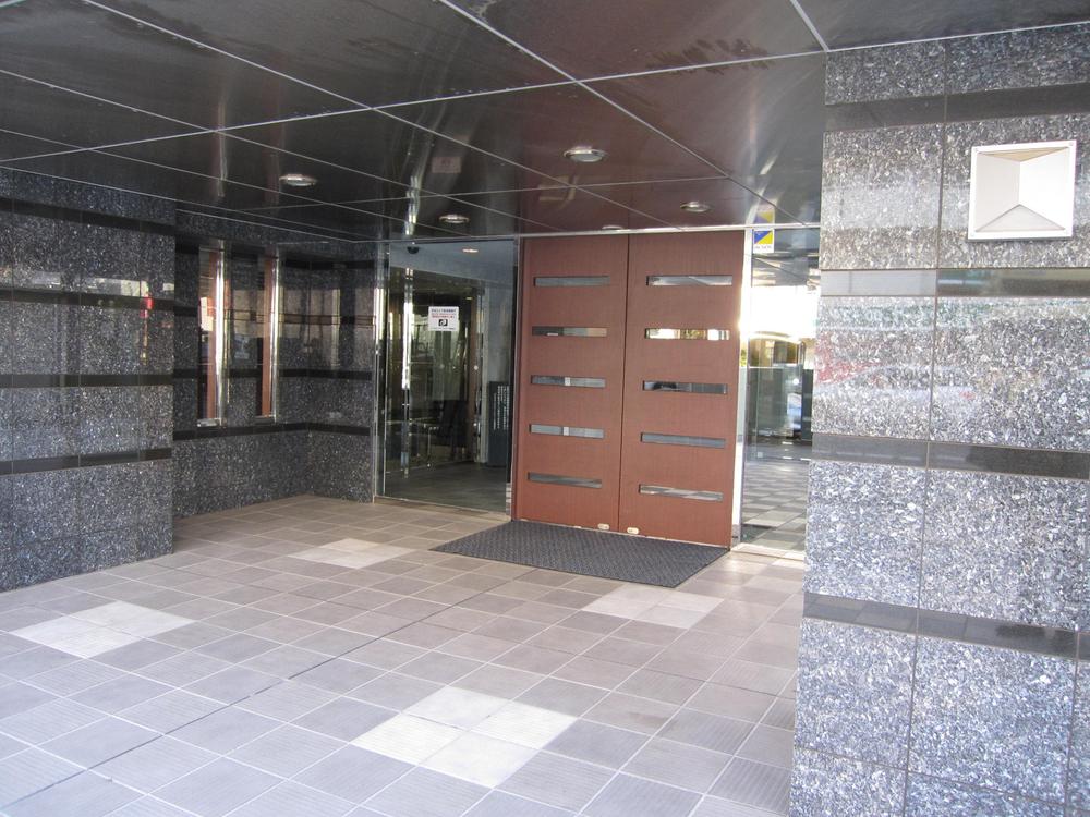 Entrance. Common areas