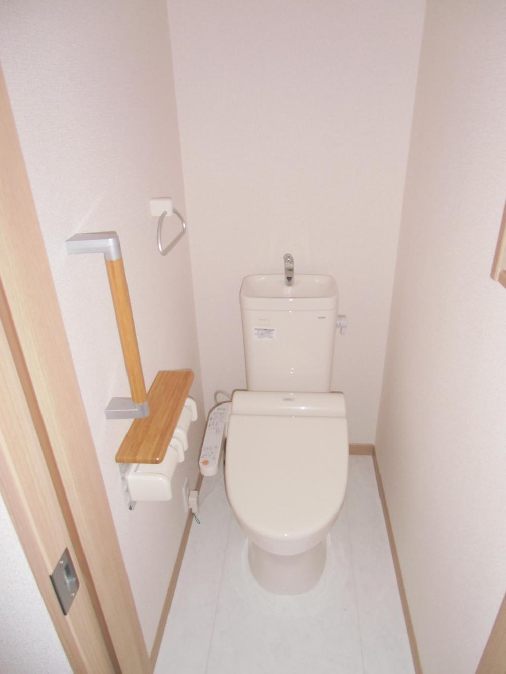 Toilet. Toilet, 1 ・ Standard equipped with a bidet on the second floor both