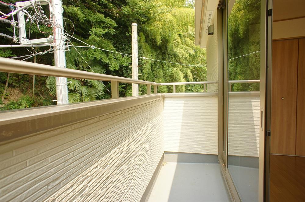 Balcony. Local (August 2013) Shooting, 3 is a floor balcony. 