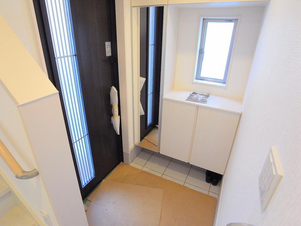 Entrance. Local (12 May 2013) Shooting