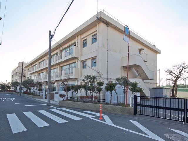 Junior high school. 780m to Yokohama Municipal Miyata Junior High School