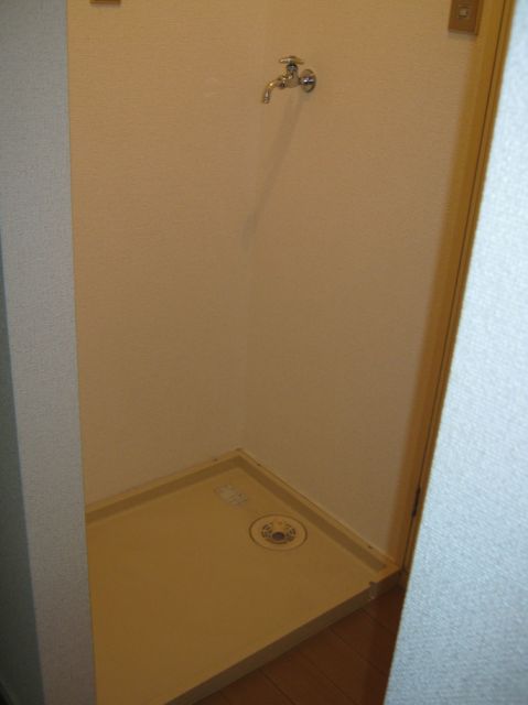 Other room space. Is Indoor Laundry Area ☆