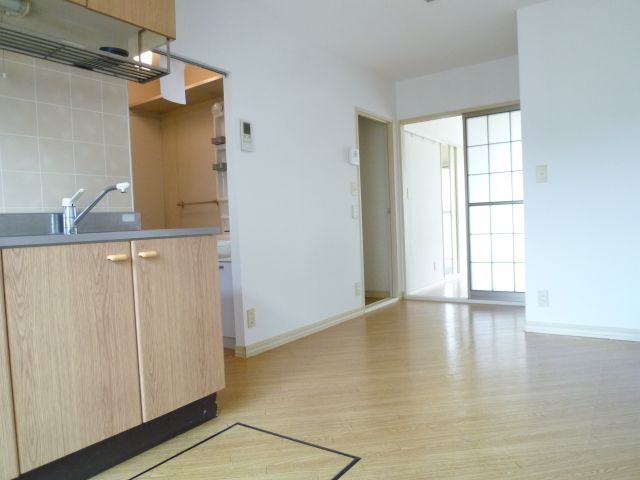 Kitchen. 7 Pledge kitchen space