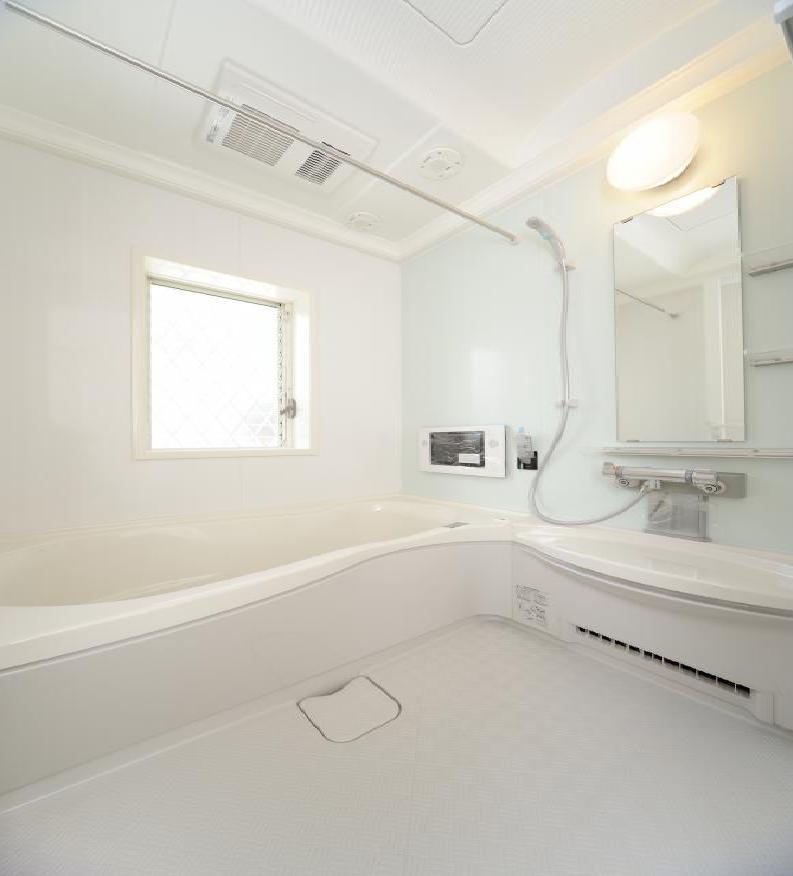 Bathroom. Next-generation energy-saving standards unit bus, Mist sauna, 16 inches large TV, Warm bath, Heating function with dryer (ventilator)