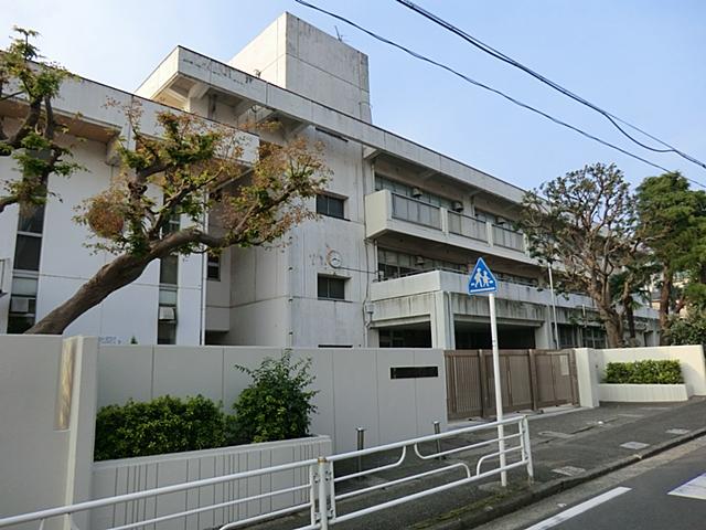 Primary school. Yokohama Tateiwazaki 350m up to elementary school