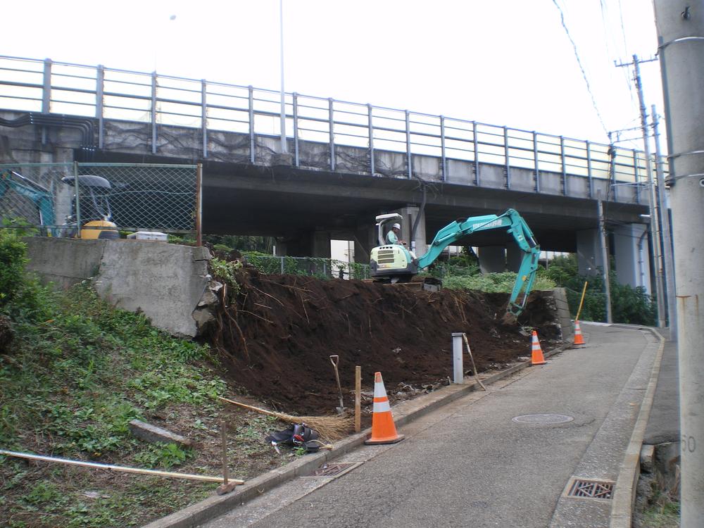 Local photos, including front road. Local Photos