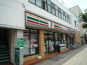 Convenience store. 300m to Seven-Eleven (convenience store)