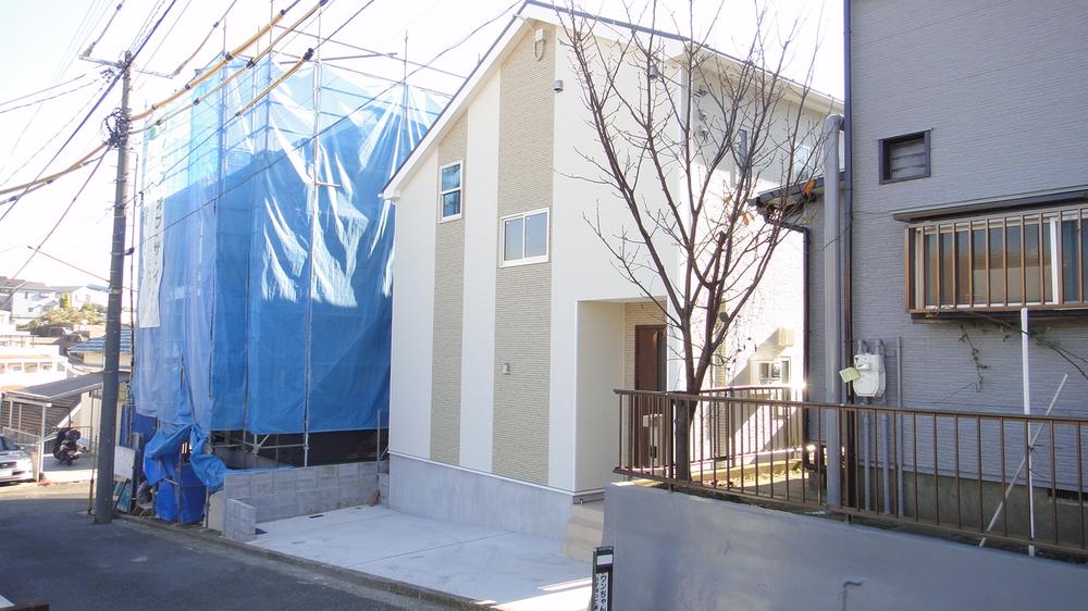 Local photos, including front road. appearance