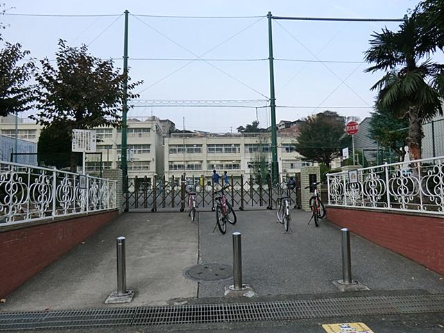 Primary school. 350m to Yokohama City Tatsumine Elementary School